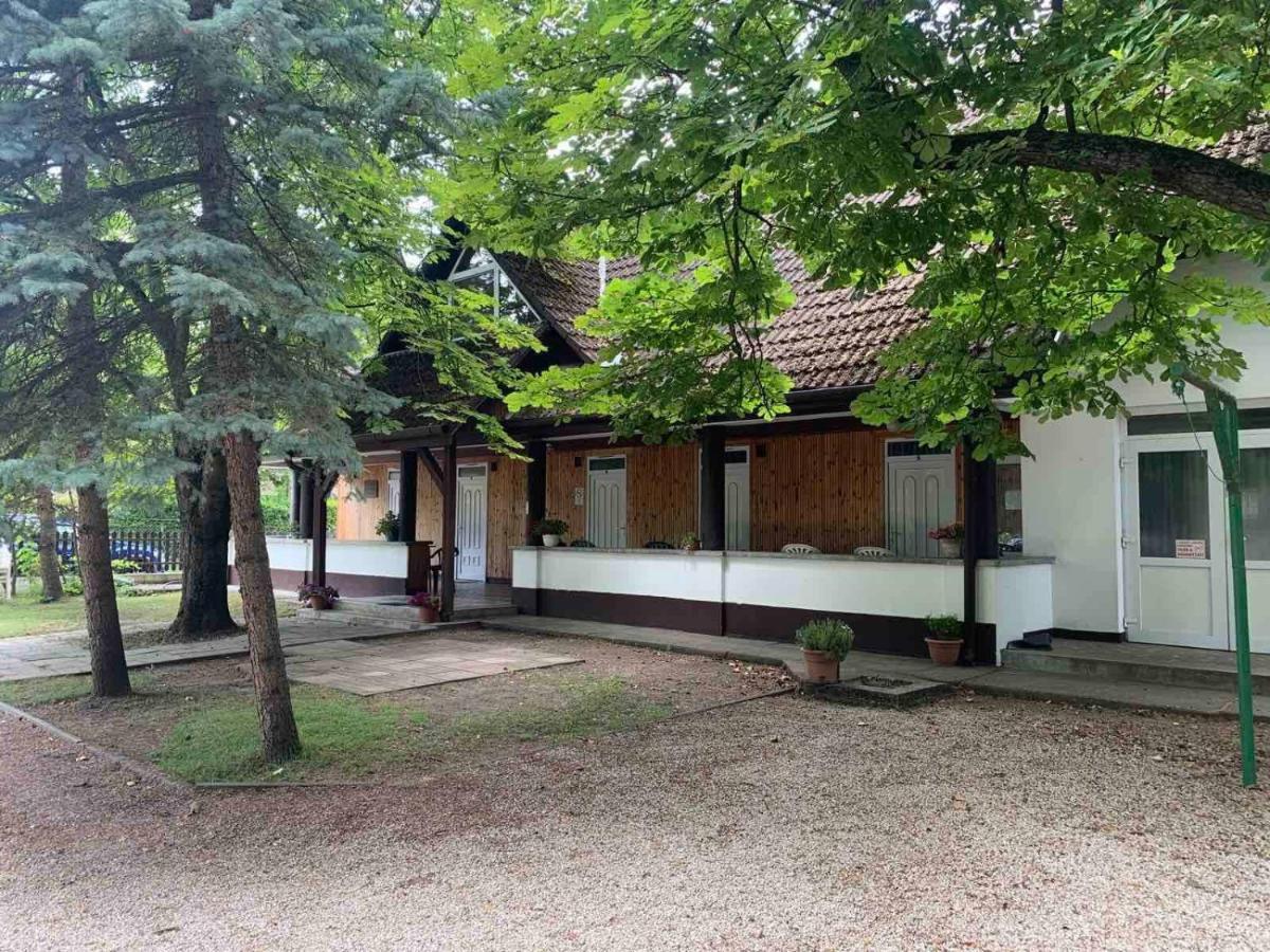 Platán üdülő Apartamento Balatonlelle Exterior foto