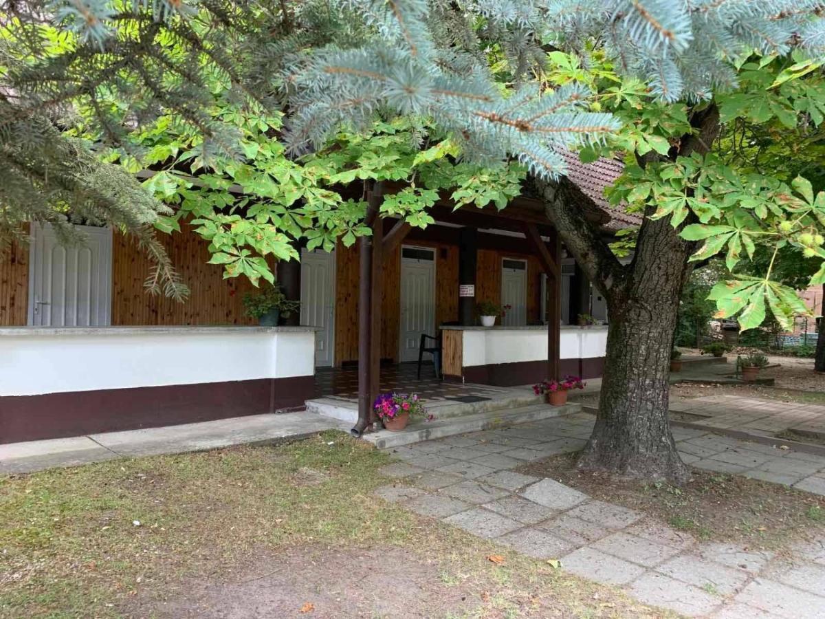 Platán üdülő Apartamento Balatonlelle Exterior foto