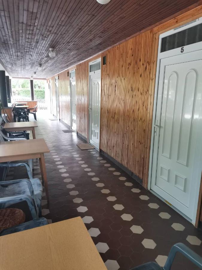 Platán üdülő Apartamento Balatonlelle Exterior foto